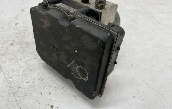 BMW 5 E60 E61 ABS Pump 6758743