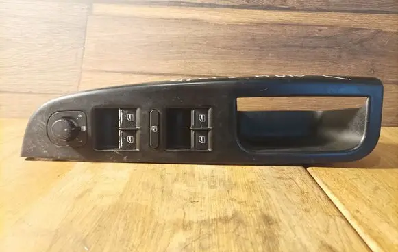 Volkswagen Golf V Electric window control switch 1K0959565A