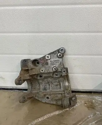 Land Rover Discovery Sport Engine mounting bracket GJ324H473 E2083