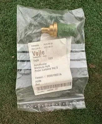 Audi A6 S6 C5 4B Coolant temperature sensor 059919501A