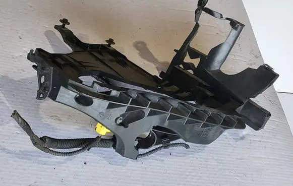 Audi A4 S4 B8 8K Headlight/headlamp mounting bracket 8K0805608B