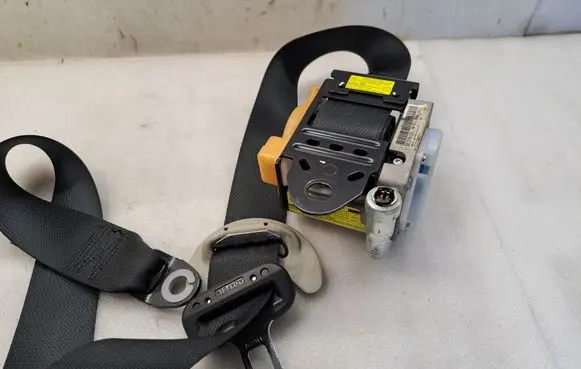 Toyota Avensis T250 Front seatbelt 7321005051C0