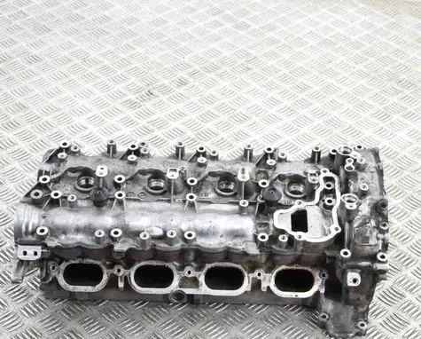 Mercedes-Benz CLS C218 X218 Engine head A2780163101 A2780161105