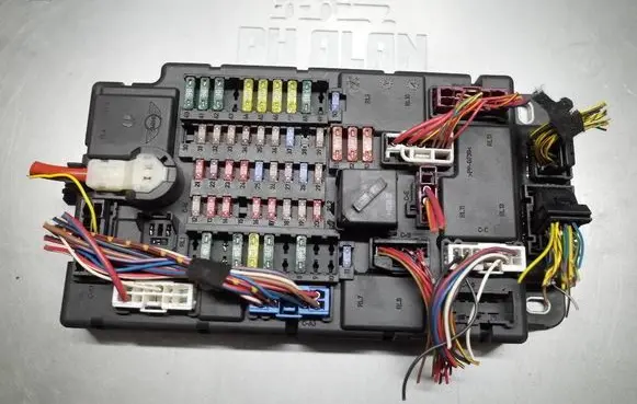 Mini One - Cooper Coupe R56 Fuse module 3455236 519399075 09634871
