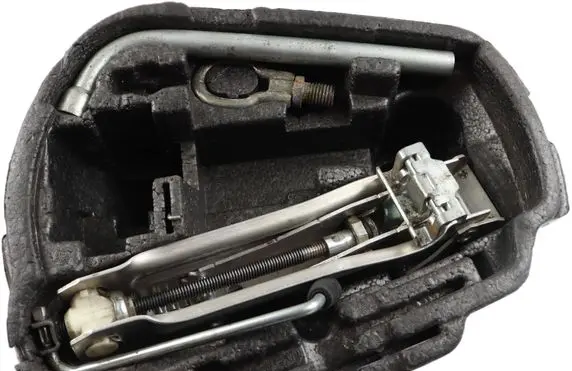 Volkswagen Golf IV Tool box 1J0012115M