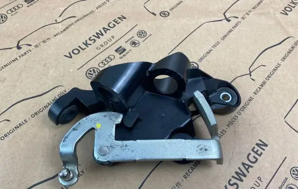 Volkswagen Caddy Gear shift cable bracket 5WA711789