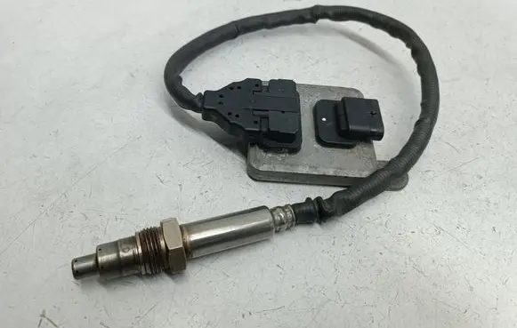 Mercedes-Benz Vito Viano W447 Lambda probe sensor A0009058411 0009058411