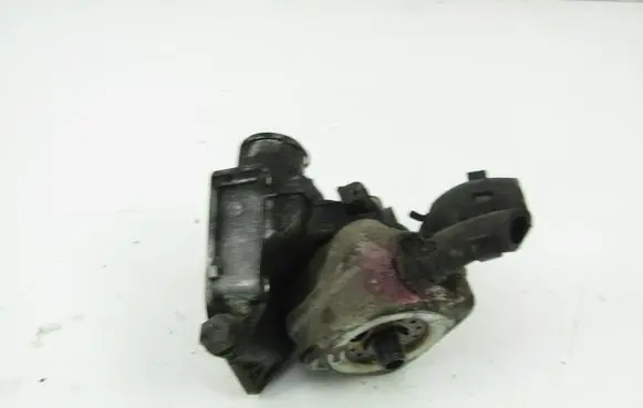 Volkswagen PASSAT B5.5 Oil filter mounting bracket 06B115417