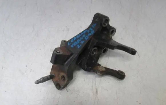 Toyota Corolla Verso AR10 Engine mounting bracket