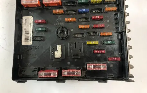 Volkswagen PASSAT B6 Fuse module 3C0937125 68592777 40604957