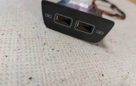 Volkswagen Polo VI USB socket connector 2G0035954