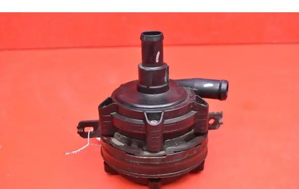 Opel Ampera Water pump 13597901