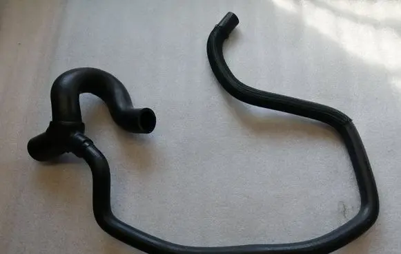 Coolant pipe/hose