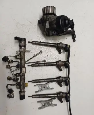 Volkswagen Golf VII Fuel injection system set 0445010537 04L130755D 04L130277G