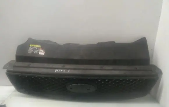 Ford Focus Front bumper upper radiator grill
