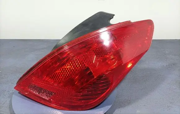 Peugeot 308 Rear/tail lights 9680425680