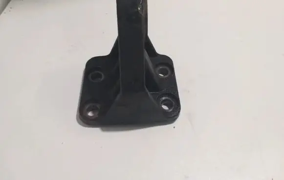 Hyundai Santa Fe Engine mounting bracket 7c16