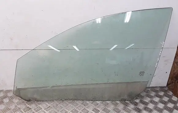 Volvo V70 Front door window glass four-door 43R001106