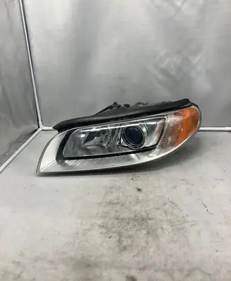 Volvo V70 Headlights/headlamps set 31353532
