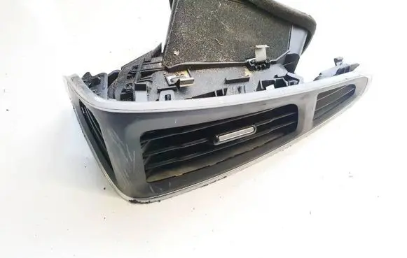 Ford Focus Dashboard side air vent grill/cover trim bm51018b08