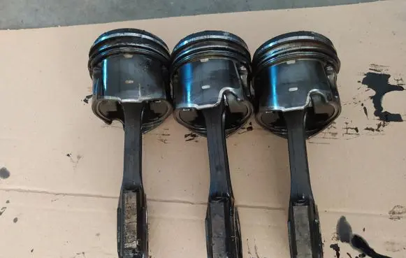 Ford Mondeo MK IV Piston with connecting rod 