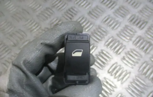 Peugeot 308 SW Electric window control switch