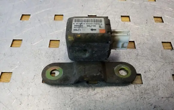 Suzuki Grand Vitara II Airbag deployment crash/impact sensor 3893065J10