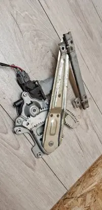 Mitsubishi Outlander Rear window lifting mechanism without motor A0225713a