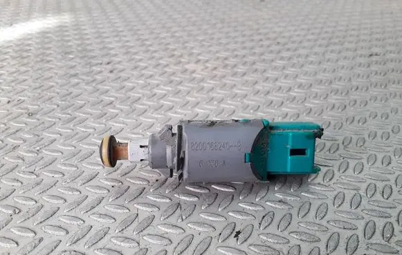 Clutch pedal sensor