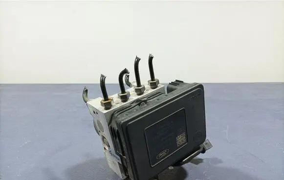 Ford Mondeo MK I ABS Pump EG9C2C405EJ