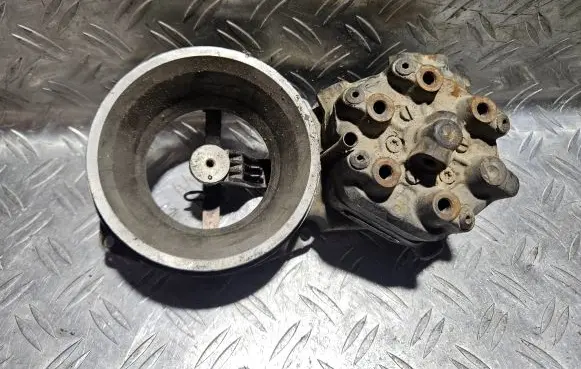 Audi 100 200 5000 C3 Fuel distributor 0438120185 035133353AB