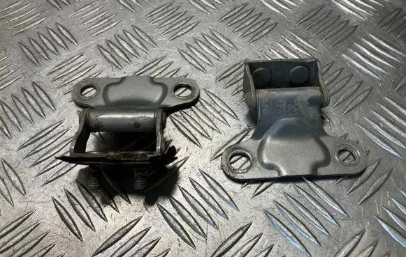 Toyota Avensis T270 Tailgate/trunk/boot hinge