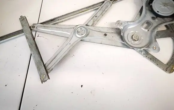 Toyota Corolla Verso AR10 Sliding door window regulator with motor 