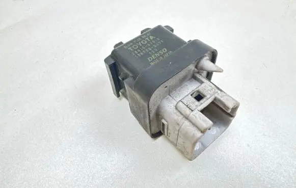 Toyota RAV 4 (XA20) Glow plug pre-heat relay 2861067010 1567000671