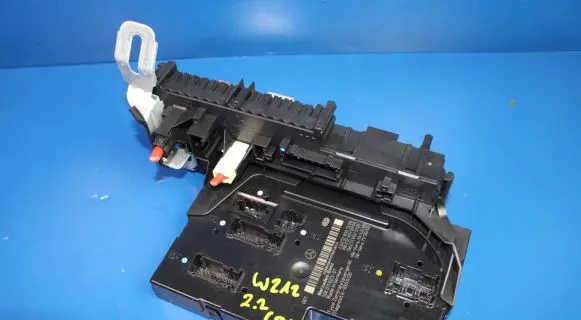 Mercedes-Benz E W212 SAM control unit 2129001306