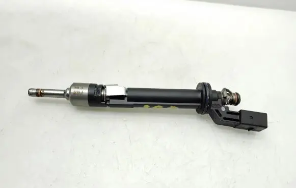 Volkswagen PASSAT CC Fuel injector 03H906036A