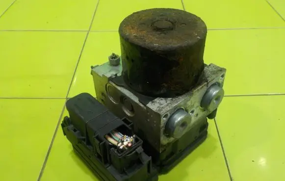 Land Rover Freelander 2 - LR2 ABS Pump 6G9N2C405DG