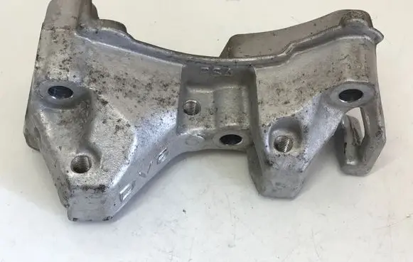 Peugeot 3008 I Engine mounting bracket 9688615780