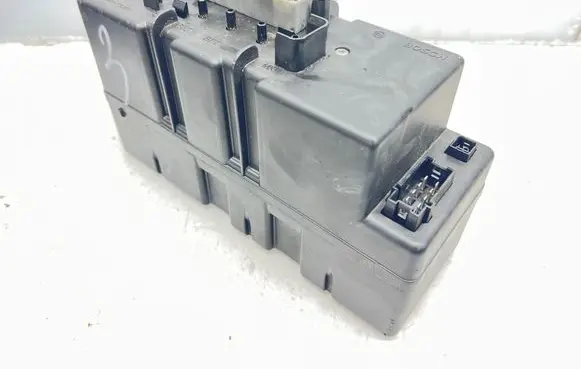 Mercedes-Benz S W220 Central locking vacuum pump 2208000648