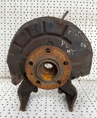 Volkswagen Polo IV 9N3 Front wheel hub spindle knuckle