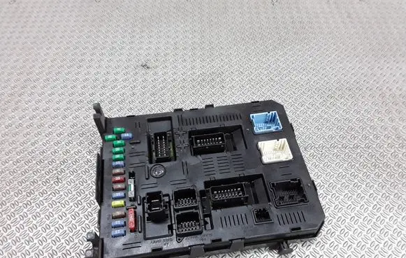 Peugeot 307 Fuse module 9663510180