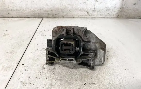 Citroen C3 Pluriel Engine mount bracket
