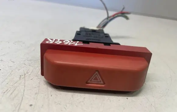 Nissan X-Trail T30 Hazard light switch 06016