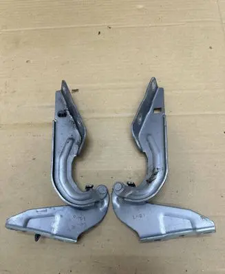 Mazda 6 Engine bonnet/hood hinges 