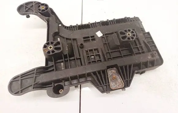 Skoda Octavia Mk2 (1Z) Battery box tray 1K0915333