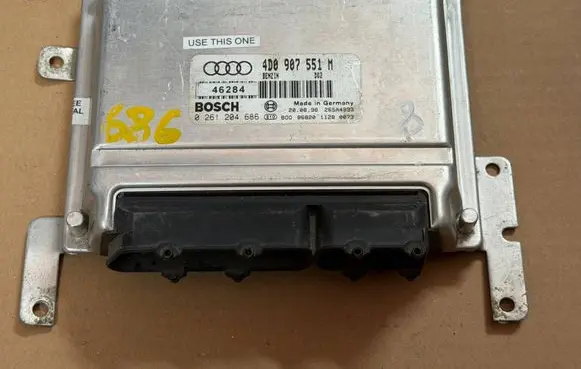 Audi A8 S8 D2 4D Engine control unit/module 0261204686 4D0907551M 26SA4993