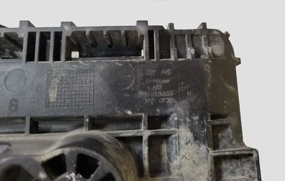 Skoda Octavia Mk2 (1Z) Battery tray 1K0915333