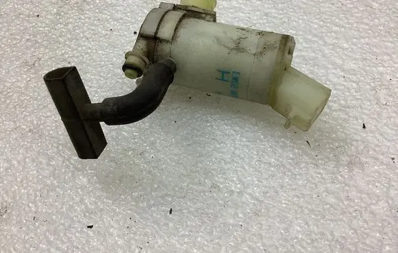 Honda Accord Windscreen/windshield washer pump 8BSA