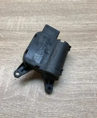 Volkswagen Golf VI Air flap motor/actuator 1K0907511 0132801345
