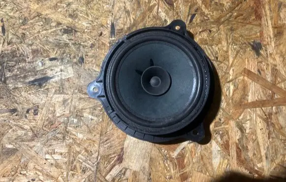 Nissan Navara D23 Front door speaker